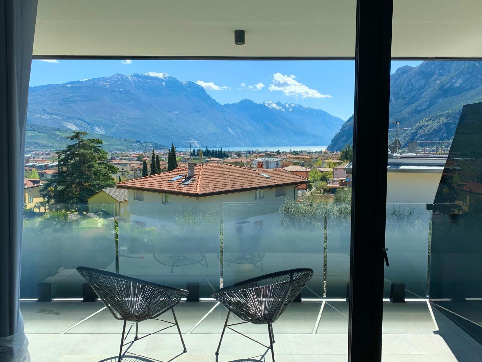Visioni Lake View Boutique Rooms & Breakfast - Adults Friendly Riva del Garda Kültér fotó